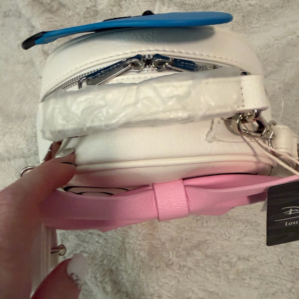 Reversible Donald & Daisy Loungefly backpack/crossbody. - Picture 10 of 13